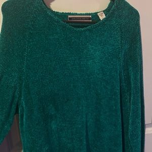 GREEN SWEATER